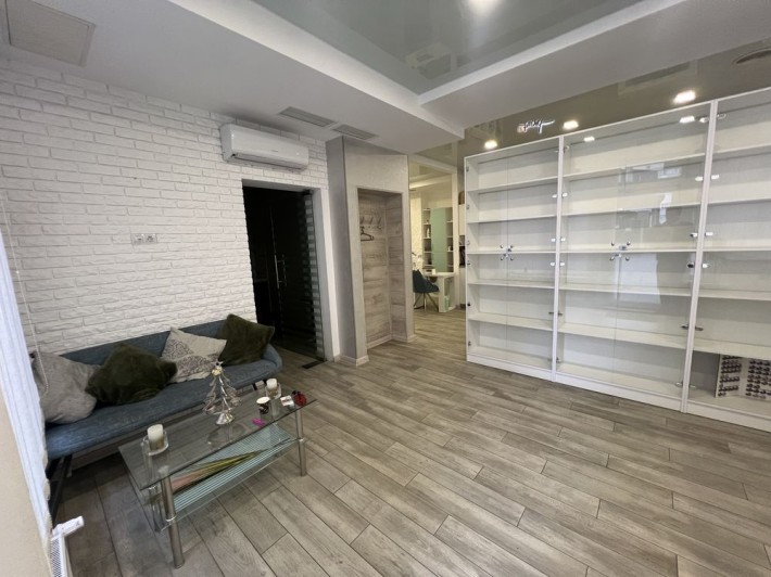 Здам приміщення в ЖК Левитана 115 м2. ЖМ Радужний. - фото 1