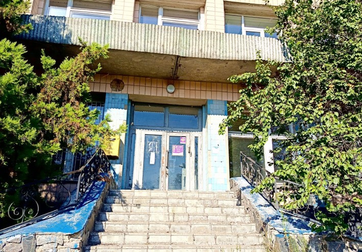 Оренда приміщення під магазин та ін., 74кв.м., фасад, червона лінія - фото 1