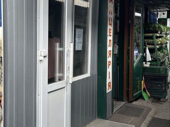 Продам або здам в оренду магазин на північному ринку Липини