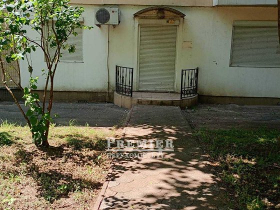 Продам фасадне комерційне приміщення на Добровольського!