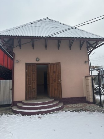 Продаж комерційного приміщення м.Чоп з жилими кімнатами - фото 1
