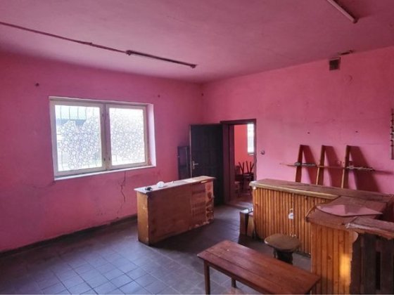 Продам приміщення під комерційну діяльність або житло Чоп