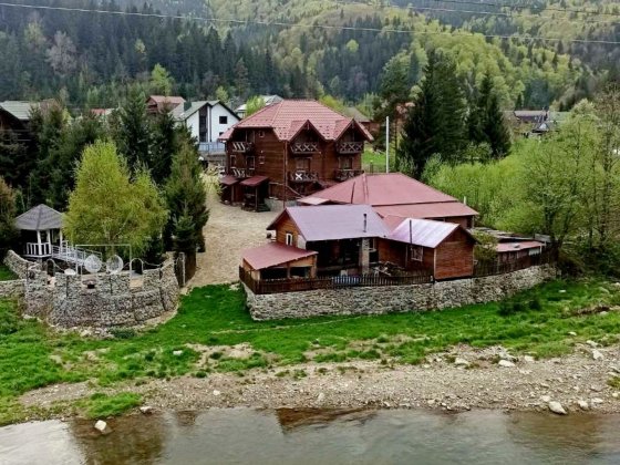 Яремче/Микуличин/готель-оздоровчий комплекс/Карпаты, річка Прут Микуличин