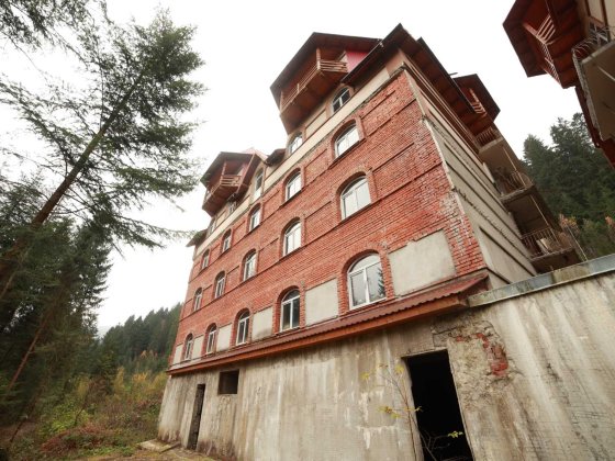 Продається готельний комплекс в с. Микуличин Микуличин