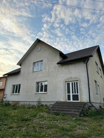 Магазин з житловим приміщенням в м.Тисмениця 0.5 гектара. Вигідна ціна - фото 1