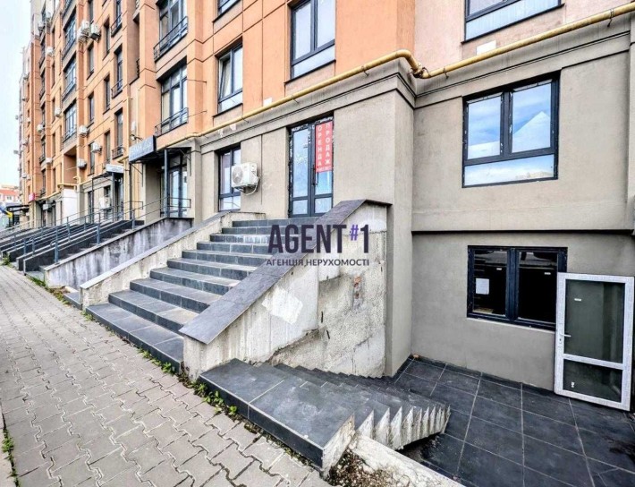 Продаж нежитлового приміщення з фасадним входом ЖК Барселона - фото 1