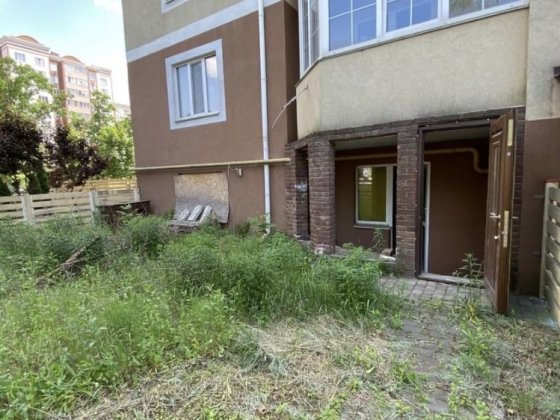 Продам приміщення з двориком ЖК Петрівський квартал Святопетровское