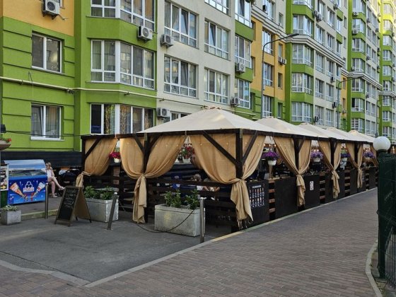 Продаж приміщення + ресторан з технікою та орендарем Крюковщина