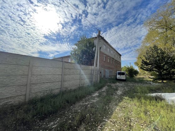 Продаж приміщення з 2-а участками Гнедин
