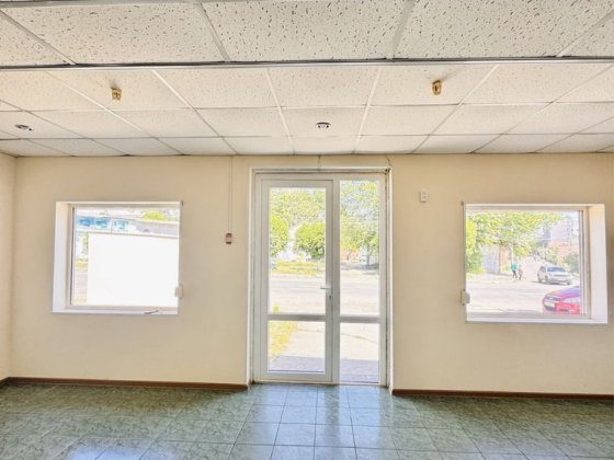 Приміщення у ЦЕНТРІ 35 кв. з САНВУЗЛОМ під магазин, офіс, аптеку, тощо Первомайск