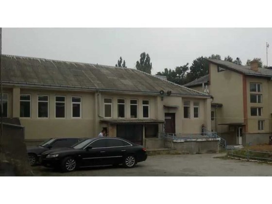 ОРЕНДА – адмінбудівля, загальною площею 376,10 кв.м. м. Кіцмань Кіцмань