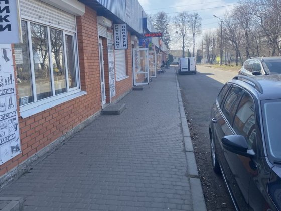 Нежитлове приміщення під магазин Узин