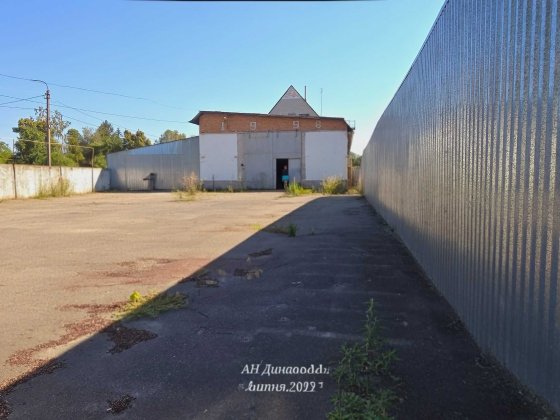 Комерція з діючею залізничною гілкою Узин