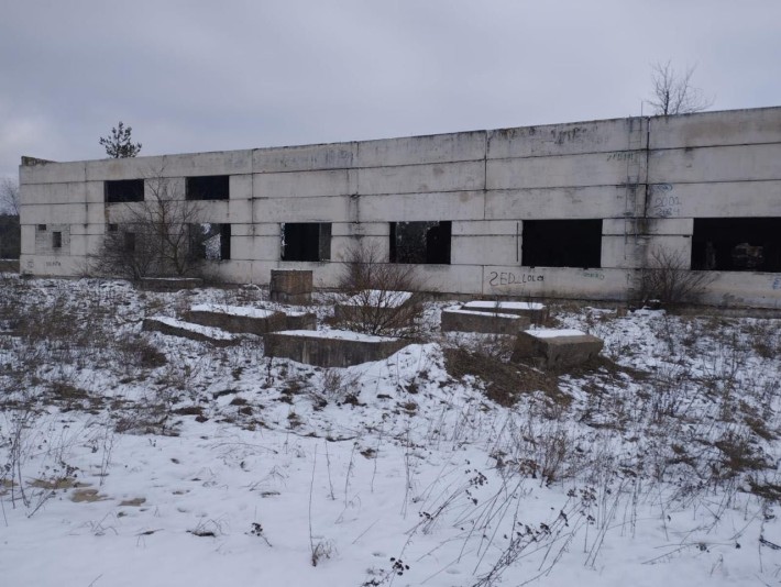 Продам капітальну будівлю  з великою територією! - фото 1