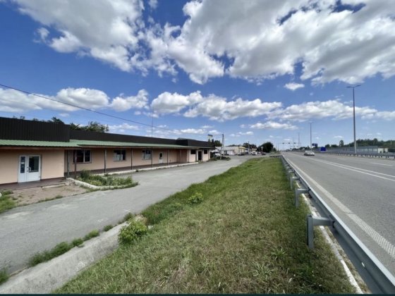 Фасад Житомирська траса, магазин 454м2 + 25 сотів Любимівка Гурівщина. Любимовка