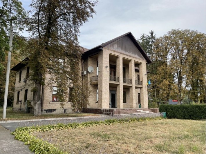 1га.  520 м.кв. Фасад центральної дороги с.Требухів Київ 20 км - фото 1