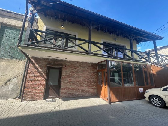 Продаж комерції  60 м2 з свіжим ремонтом 
1 пов вул. Грушевського, 56 Пустомыты