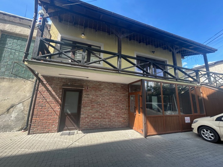 Продаж комерції  60 м2 з свіжим ремонтом 
1 пов вул. Грушевського, 56 - фото 1