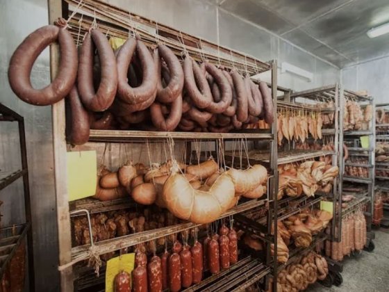 Продам цех з виробництва ковбас:400кВатт,6 холодильників,коптильня Лиманка