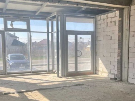 Продается фасадное торгово-офисное помещение в Садах Ривьеры 108 м.кв. Фонтанка