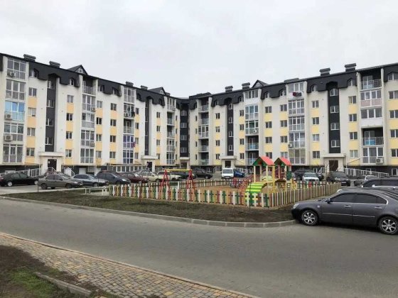 Продам фасадне комерційне приміщення 44 м², Молодіжне Молодежное