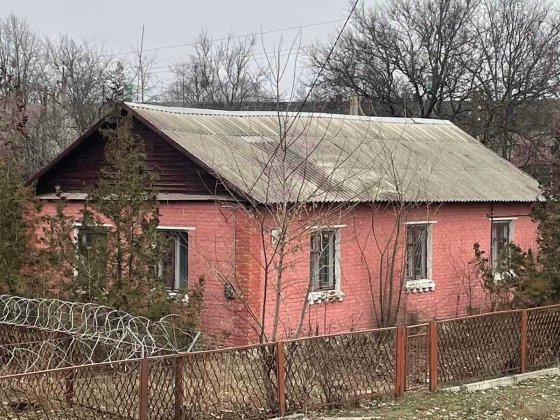 Нежитлові будівлі з окремим майном, площею 83,8 кв.м, Полтавська обл. Карлівка