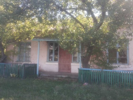 Нежитлова будівля 181 м2,  0,1 га, Буринь, вул.Миру, 27 Буринь