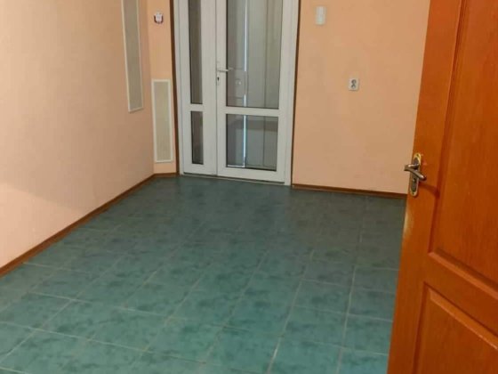 СРОЧНО в связи с выездом Продам   помещение в центре Златопіль