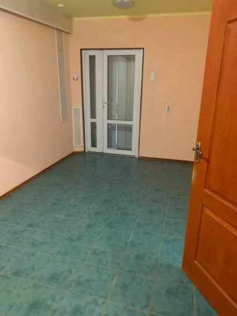 СРОЧНО в связи с выездом Продам   помещение в центре - фото 1