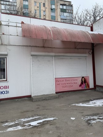 Магазин в центрі міста на базарі - фото 1