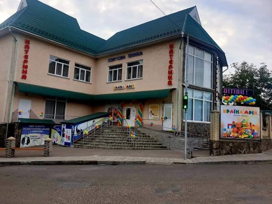 Продається торговий комплекс-комерційна нерухомість м.Кіцмань Кіцмань