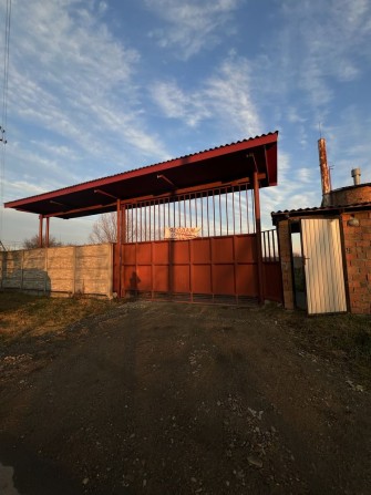 Продаж приміщення з земельною ділянкою в Новоселиці - фото 1