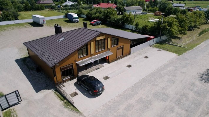 Продаж комерції 300 м² в Остриці - фото 1