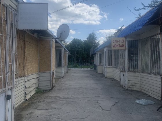 Торгівельний павільйон біля АТБ Вільнянськ