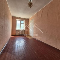 Продаж 2к квартири на середньому поверсі, по вул. Е. Фукса Кривий Ріг
