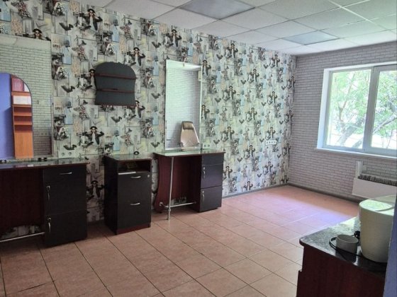 Шара, Найкраща ціііііііна! Фасад, вихід на автобусну зупинку. Оренда б Бровари