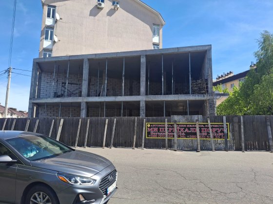 Біля Сільпо Софіївська Борщагівка Вишневое