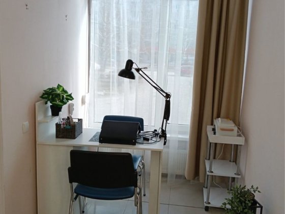 Здається робоче місце, для майстра манікюру. Белая Церковь