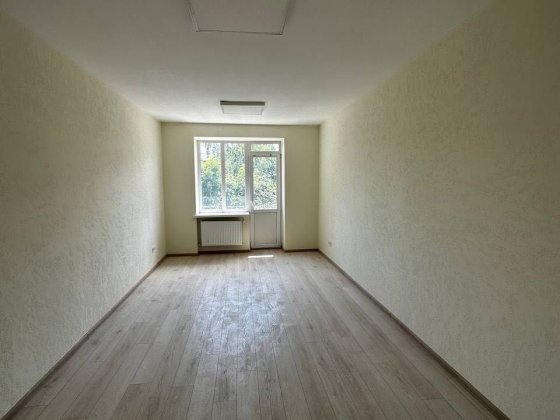 Оренда приміщення 26 м2 з балконом в центрі Івано-Франківськ