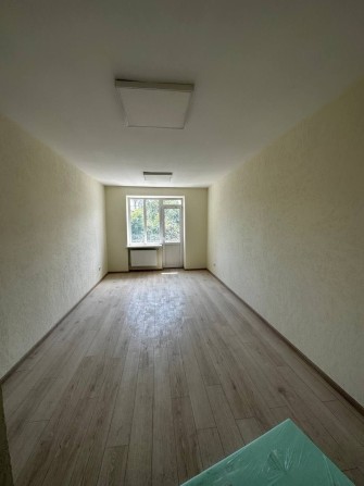 Оренда приміщення 26 м2 з балконом в центрі - фото 1