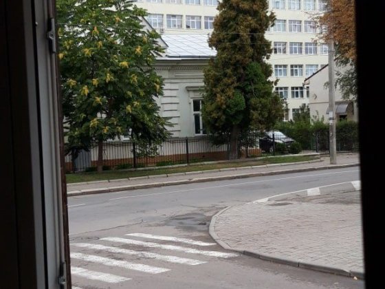 Фасадне приміщення біля Прикарпатського ун-ту Івано-Франківськ