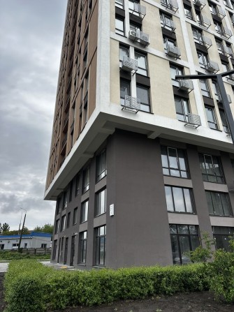Оренда фасадного приміщення ЖК Madison Gardens висота стель 5 м - фото 1