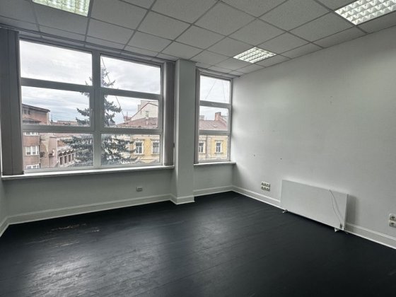 Здається в оренду офісне приміщення біля стометрівки Ивано-Франковск