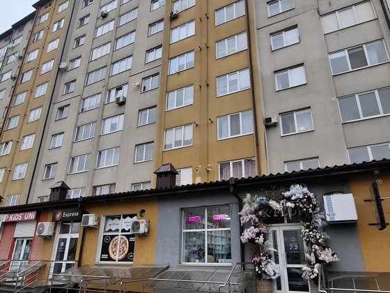 Оренда приміщення, вул. Галицька. 150 м². Фасад. Можливий поділ. Івано-Франківськ