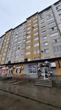 Оренда приміщення, вул. Галицька. 150 м². Фасад. Можливий поділ. - фото 1