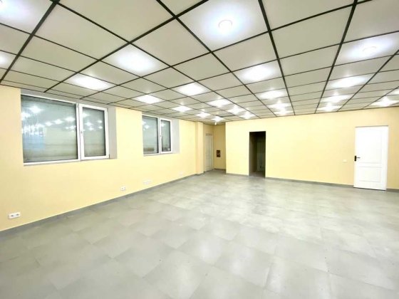 Оренда, 130м, фасад, Грушевського, 7 Бровари