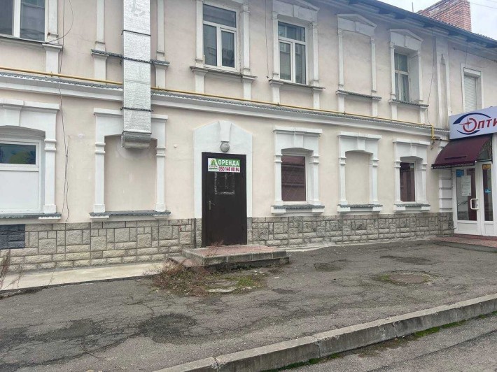 Оренда. Фасад. Центр. Приміщення, 1-й пов, 27 м.кв. - фото 1