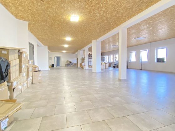 Комерція на Вул. Ребета Ивано-Франковск