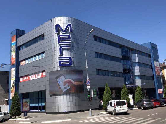 Оренда торговоі площі 35 - 800м2,  3 пов, червона лінія, центр міста