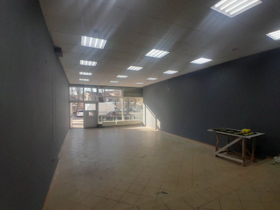 Фасадне приміщення з ремонтом 100м² на площі з ринком та вокзалом Ирпень